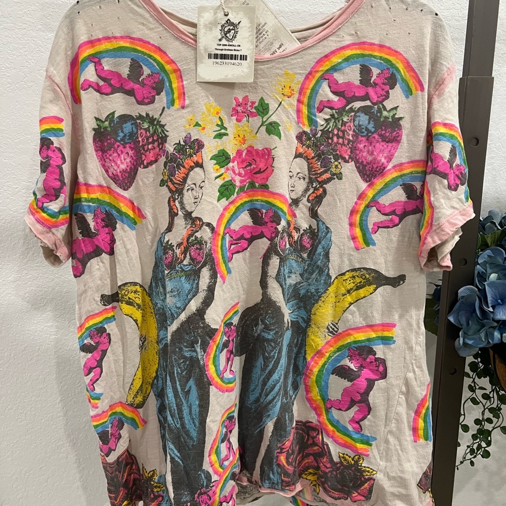 Magnolia Pearl Multicolor Graphic Tee (item 15.10)